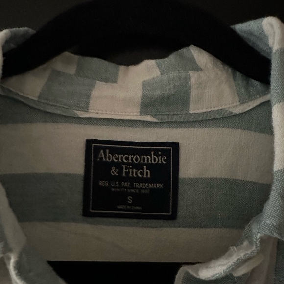 Abercrombie&Fitch - striped green &white button down - S - Picture 3 of 7